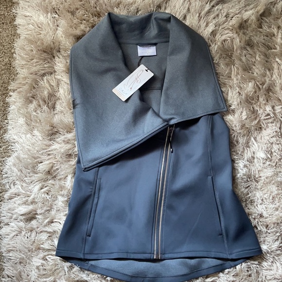 Calia by Carrie Underwood Scuba Vest Limited Editi - Picture 5 of 7